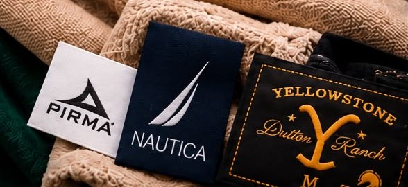 Etiquetas tejidas de marca